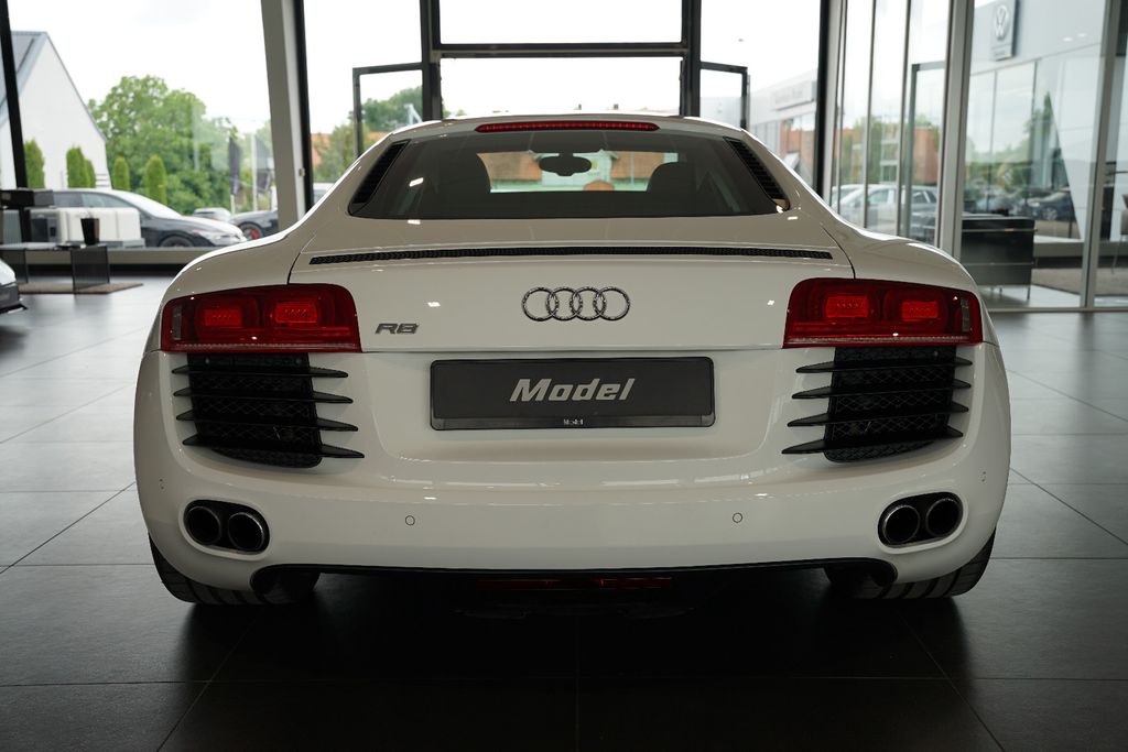 AUDI R8 Coupe 4.2 FSI quattro | Manual transmission AUDI R8 Coupe 4.2 FSI quattro | Manual transmission