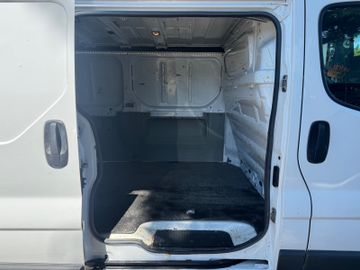 Opel Vivaro - 11