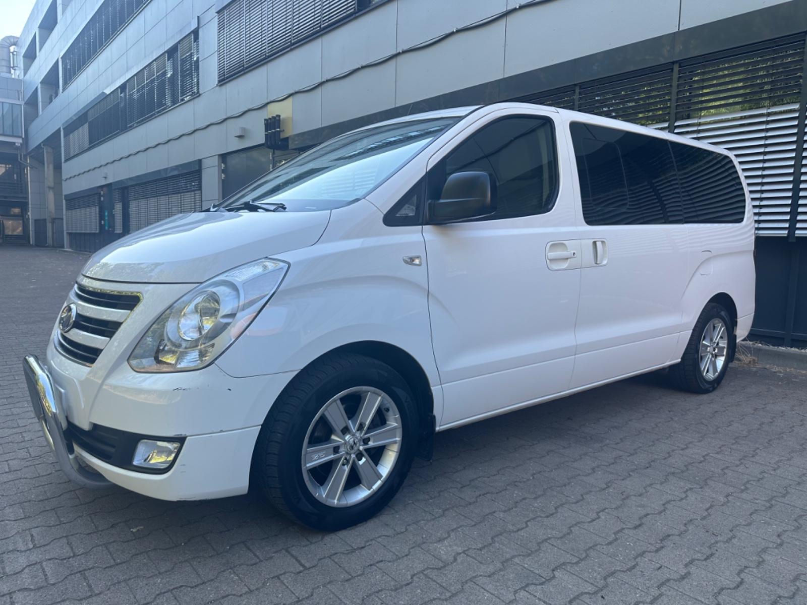 Hyundai H-1 2.5 TRAVEL 8 SITZER/NAV/PDC/DOPPELKLIMA/ALU