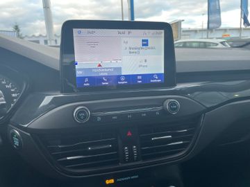 Fahrzeugabbildung Ford Focus ST-Line Hybrid Verkehrszeichenerk., Navi