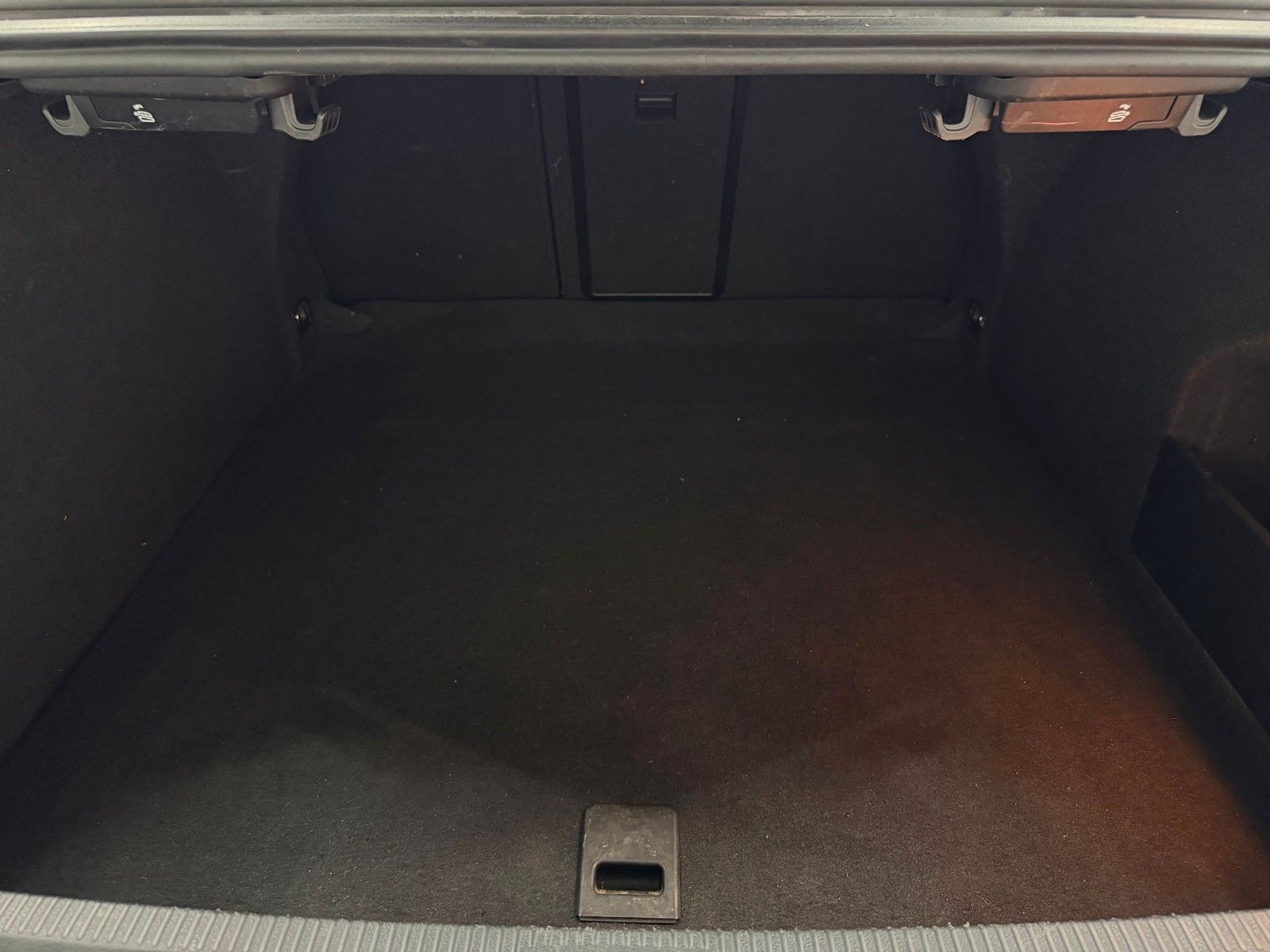 Fahrzeugabbildung Volkswagen CC R-LINE/SHZ/KLIMAUT./XENON/PANORAMADACH