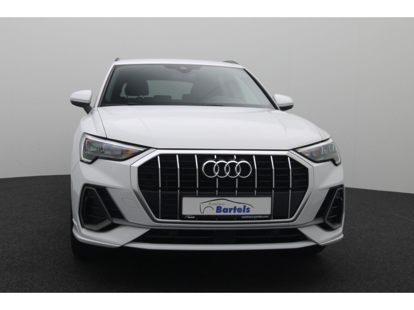 Fahrzeugabbildung Audi Q3 35 TFSI S line Digi Cockpit AHK 3-Zonen-Klima