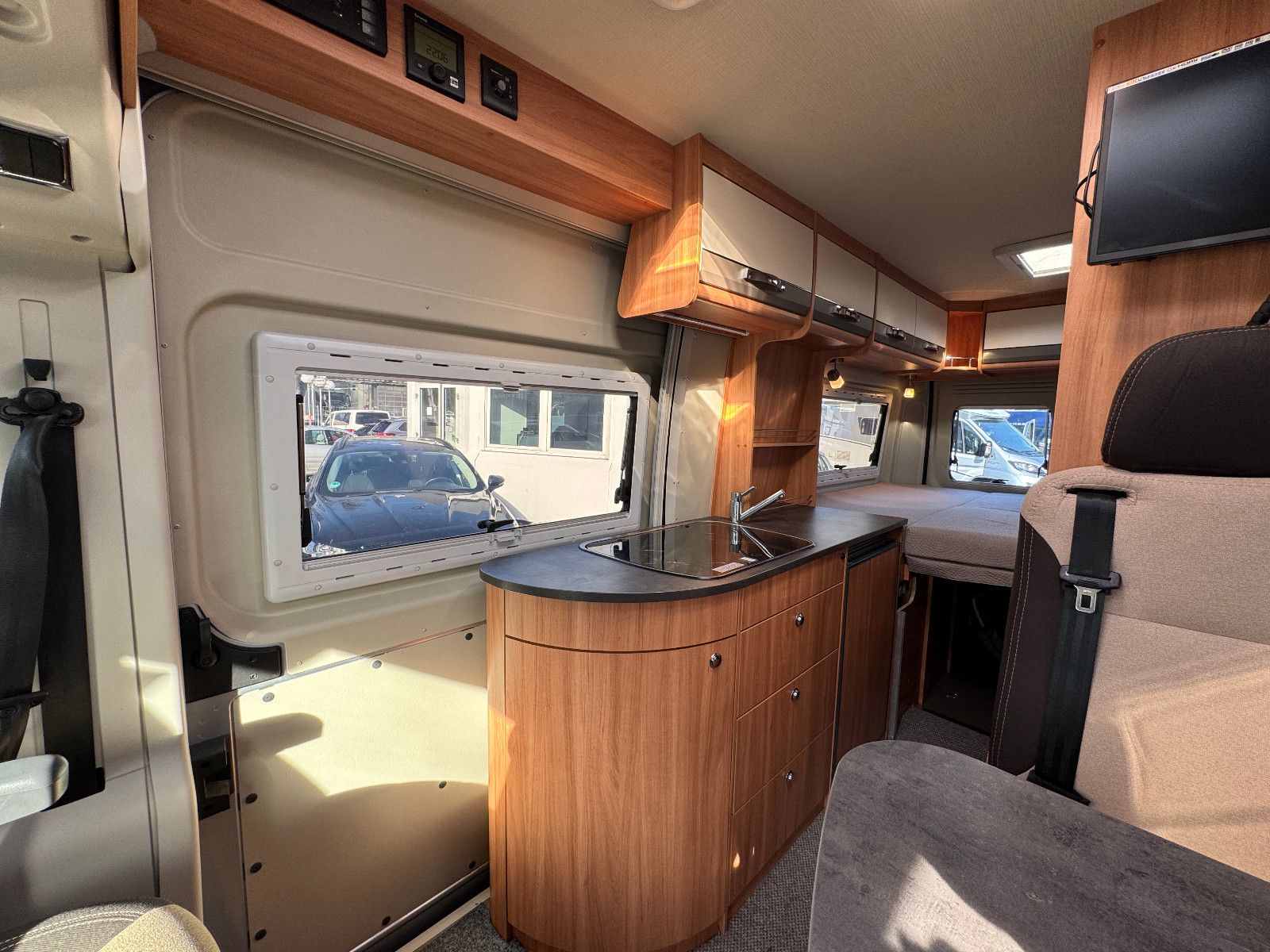 Fahrzeugabbildung Pössl SUMMIT 600 PLUS SOLAR TV AHK KAMERA NAVI SAT 1H