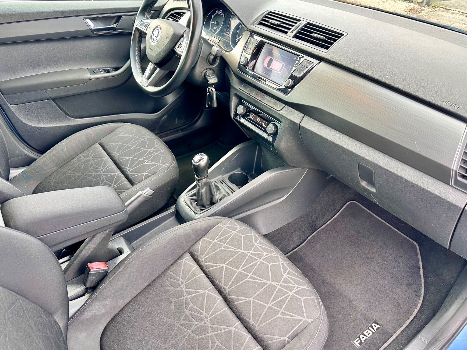 Fahrzeugabbildung SKODA FABIA COMBI CLEVER*MOD.2019+KAMERA*