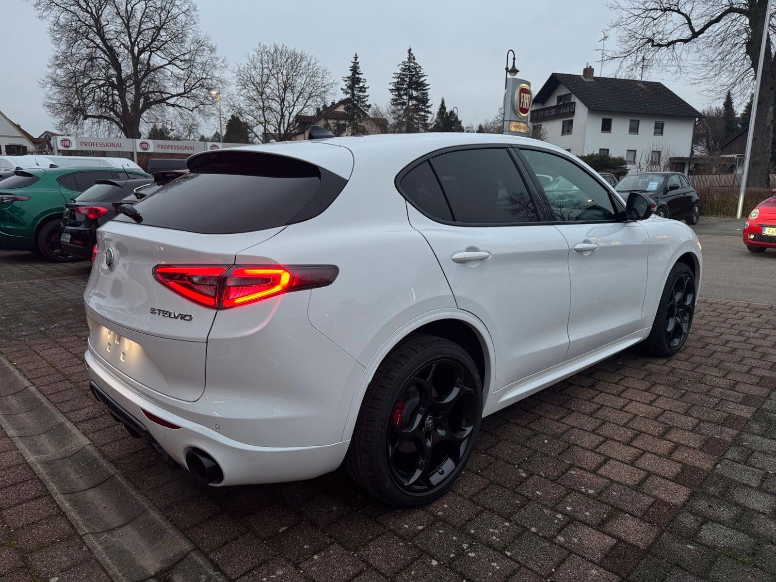 Fahrzeugabbildung Alfa Romeo Stelvio TRIBUTO ITALIANO 280PS Q4 NAVI KAMERA