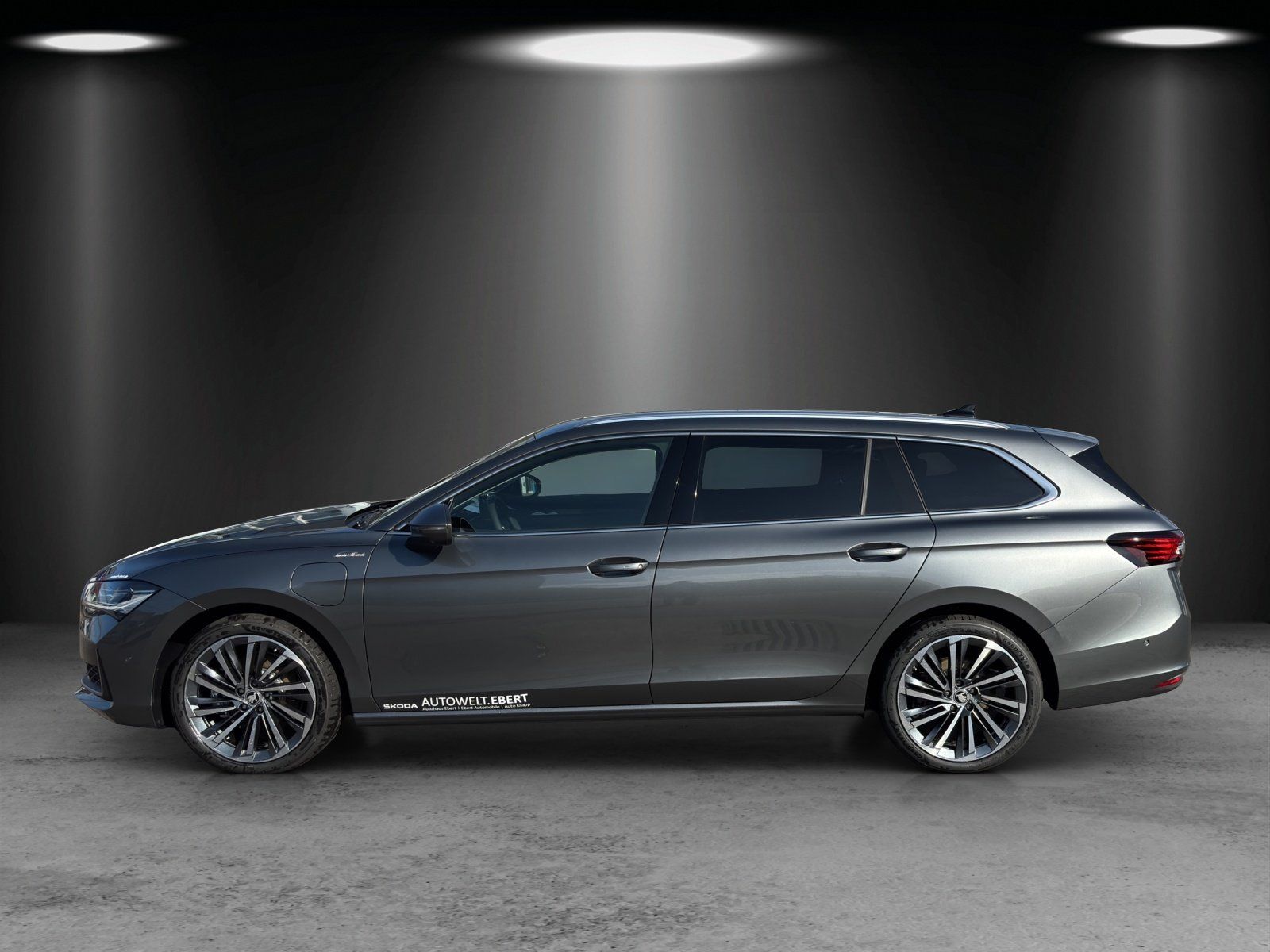 Fahrzeugabbildung SKODA Superb Combi L&K 1,5 TSI iV 150 kW DSG