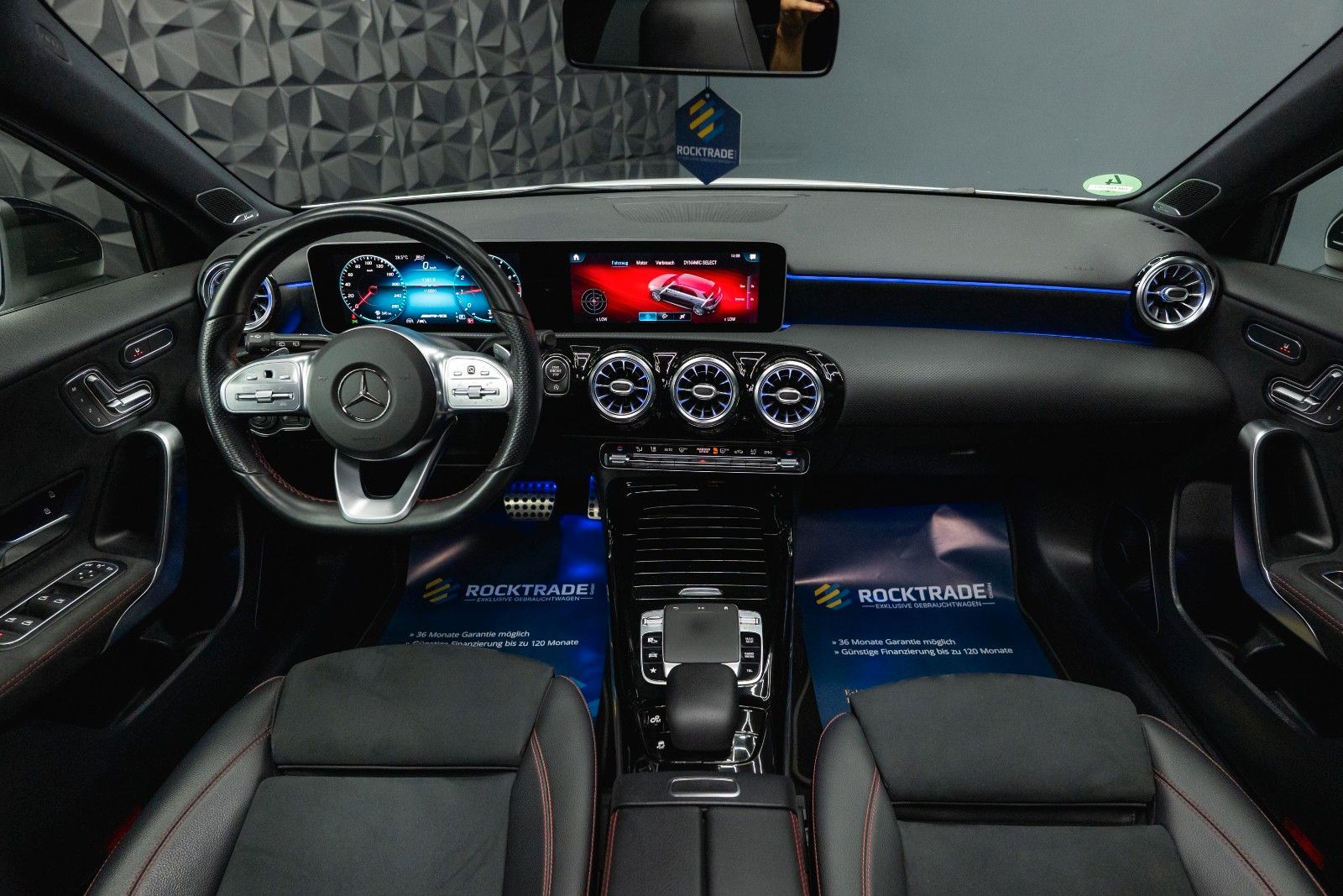 Fahrzeugabbildung Mercedes-Benz A 35 AMG 4Matic Night-Paket *Pano*LED*ACC*DAB*
