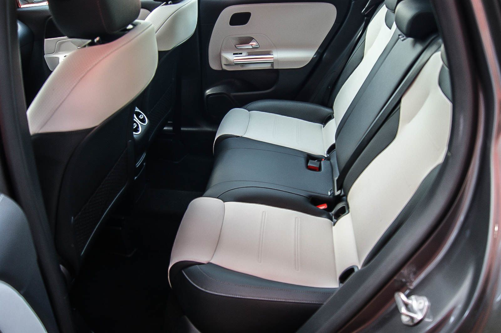 Fahrzeugabbildung Mercedes-Benz GLA 250 e AMG MBUX PANORAMA LEDER ANHZV