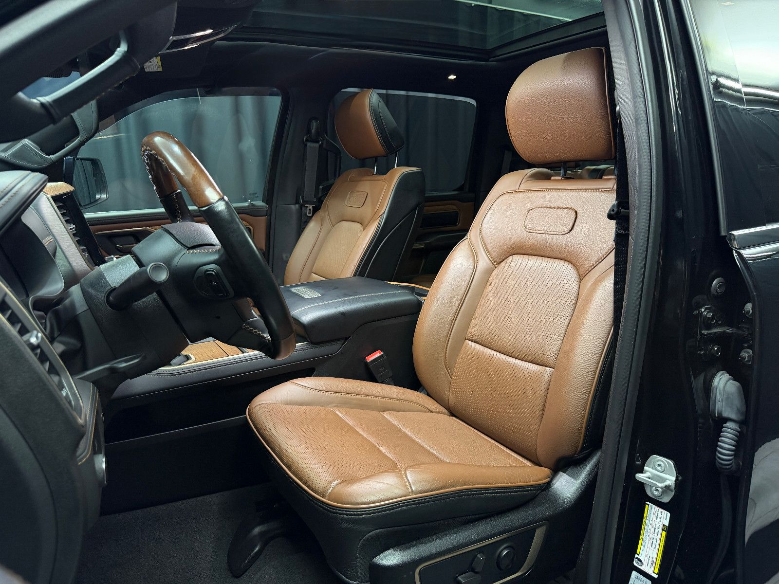 Fahrzeugabbildung Dodge RAM 1500 5.7 HEMI 4x4 Longhorn|AHK|NAVI|PANO