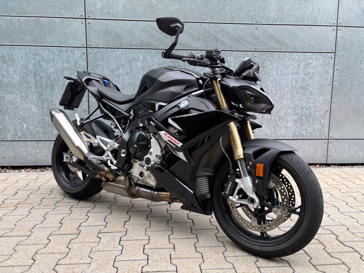 Fahrzeugabbildung BMW S 1000 R 2 Pakete Akrapovic