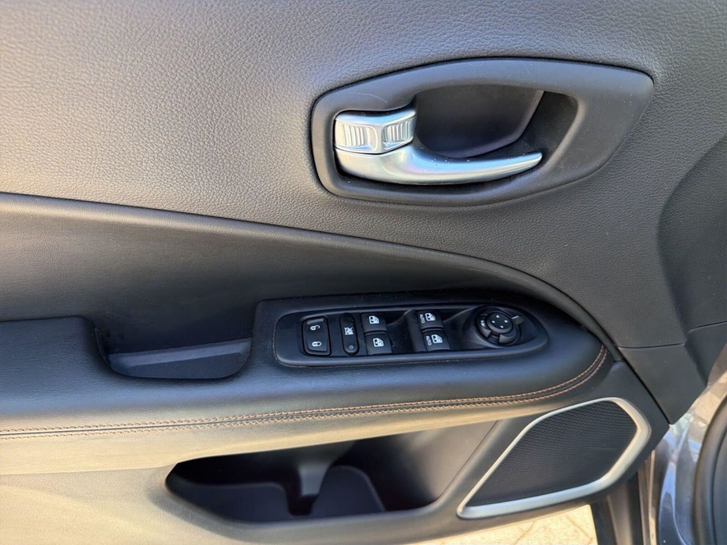 Fahrzeugabbildung Jeep Compass COMPASS LIMITED GSE 150PS DCT