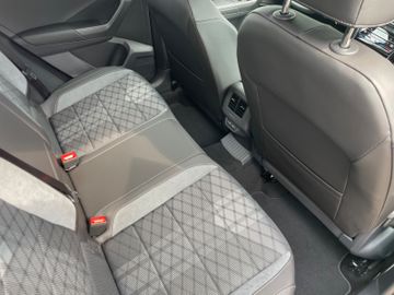 Fahrzeugabbildung Volkswagen T-Roc 2.0 TSI R-Line DSG 4M ACC/New Mod.