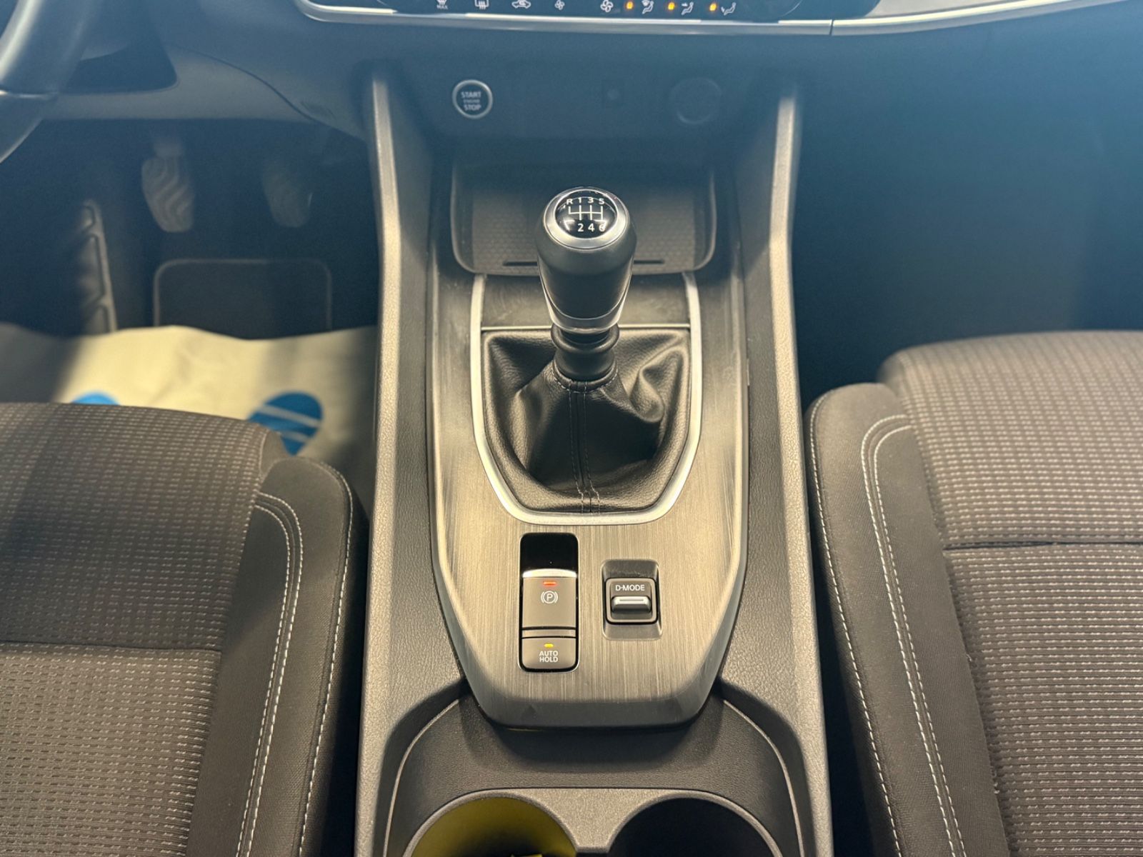 Fahrzeugabbildung Nissan Qashqai Acenta MHEV MT - Navi, Winter-Paket