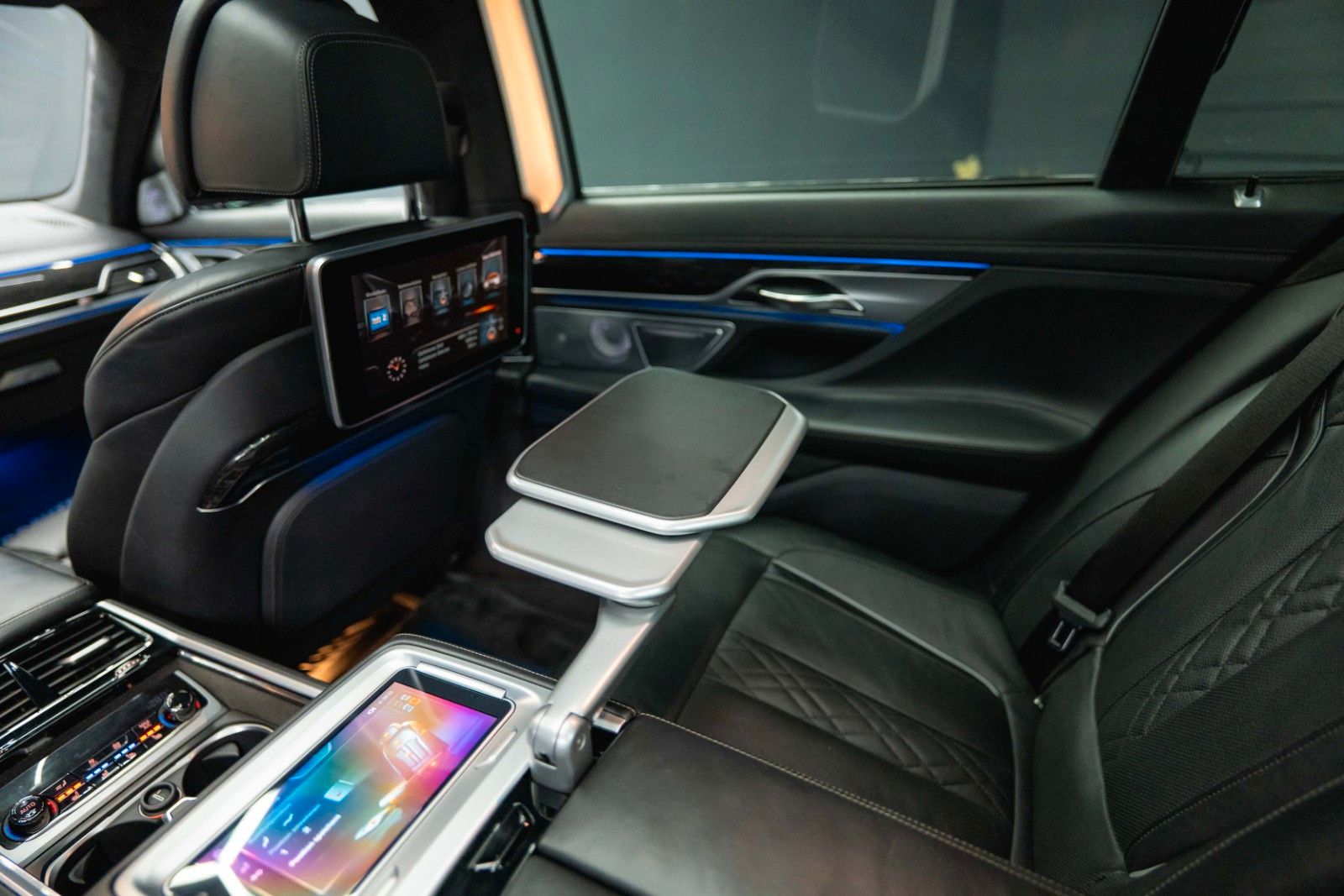 Fahrzeugabbildung BMW 730d L xDrive M Sport Shadow | 100% Option | 19%