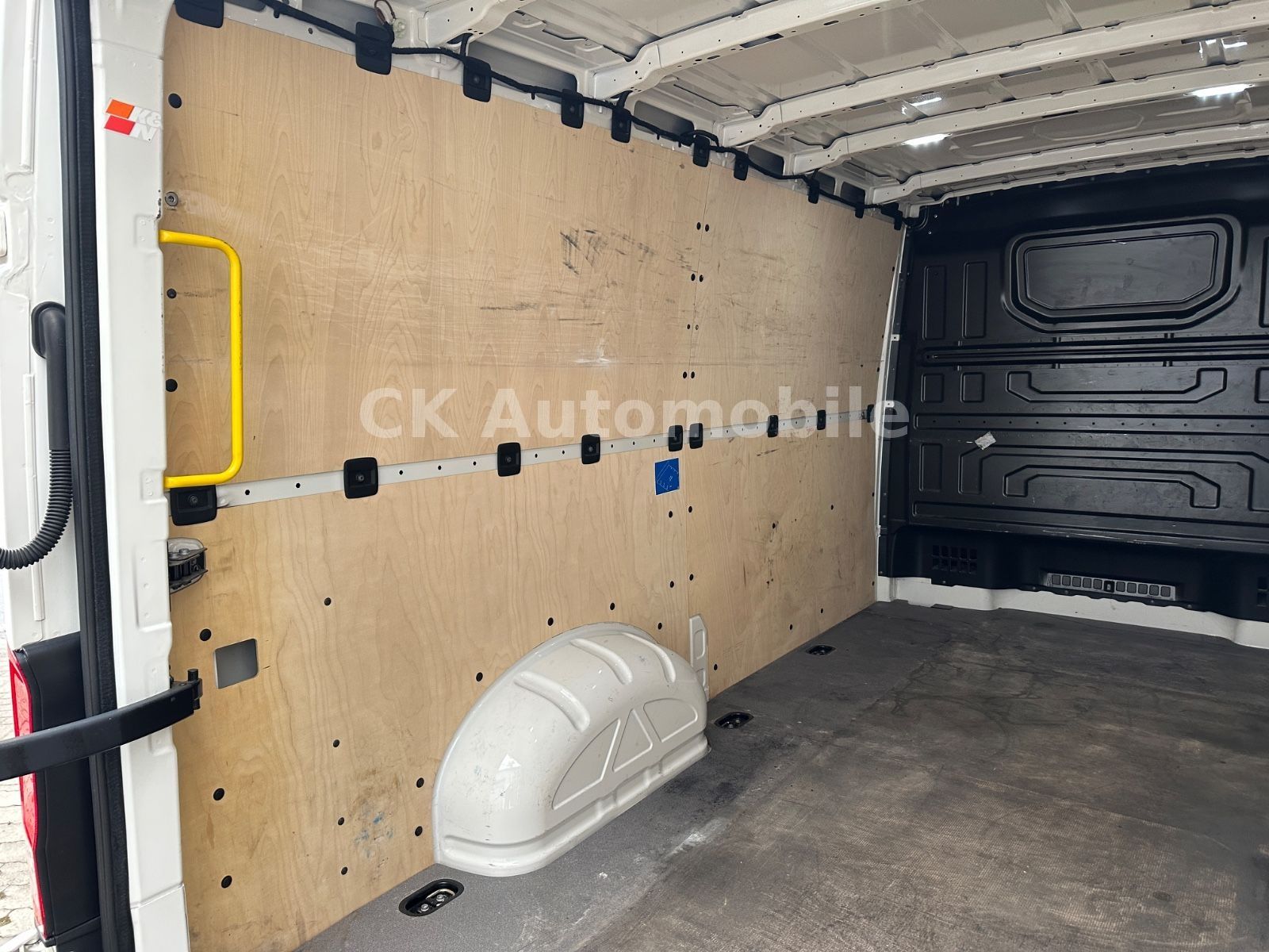 Fahrzeugabbildung Volkswagen Crafter Kasten 35 FWD 2.0TDI/Klima/Navi/SHZ/AHK