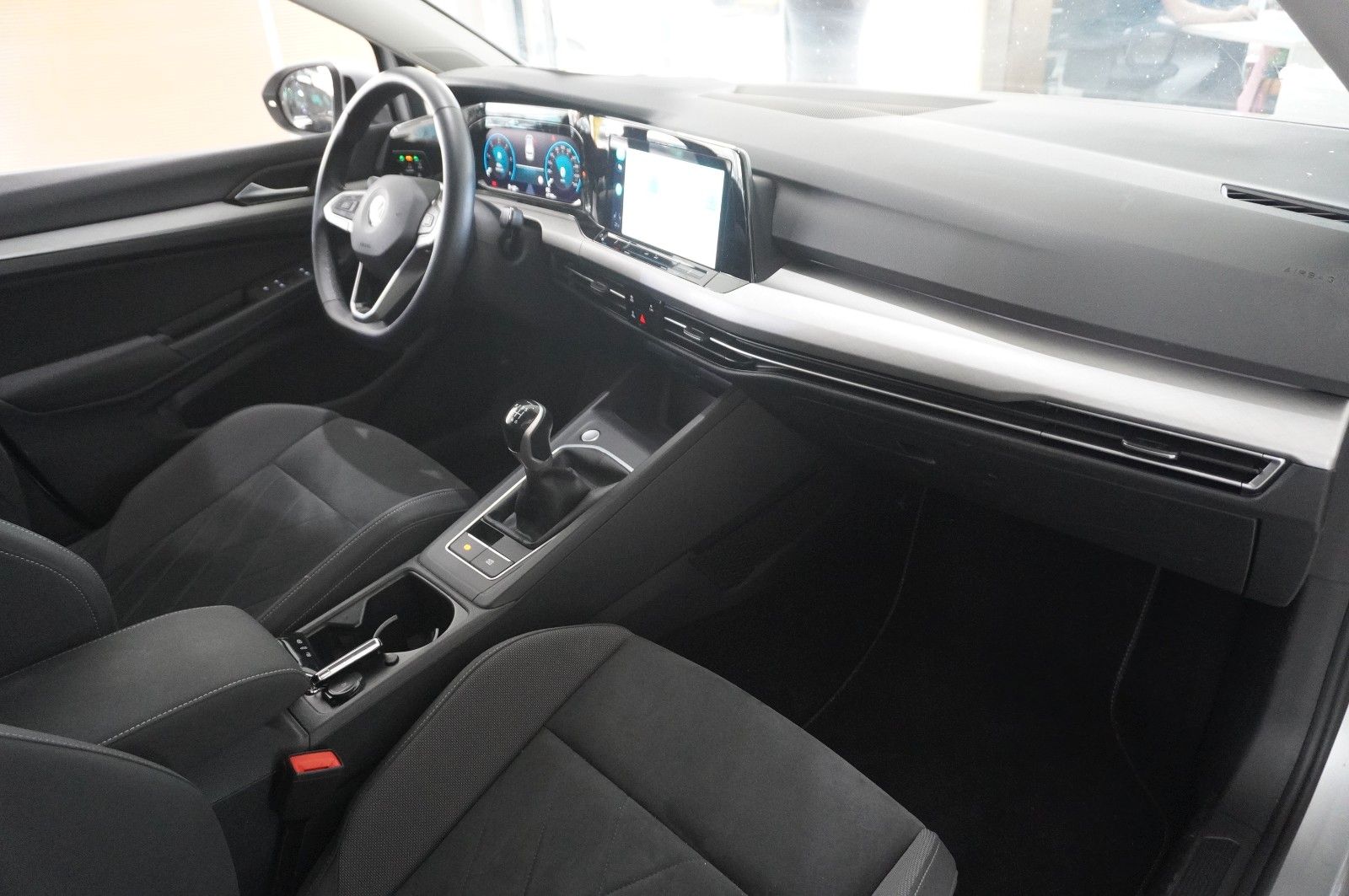 Fahrzeugabbildung Volkswagen Golf VIII Variant 2.0 TDI LIFE NAVI/LED/KAMERA