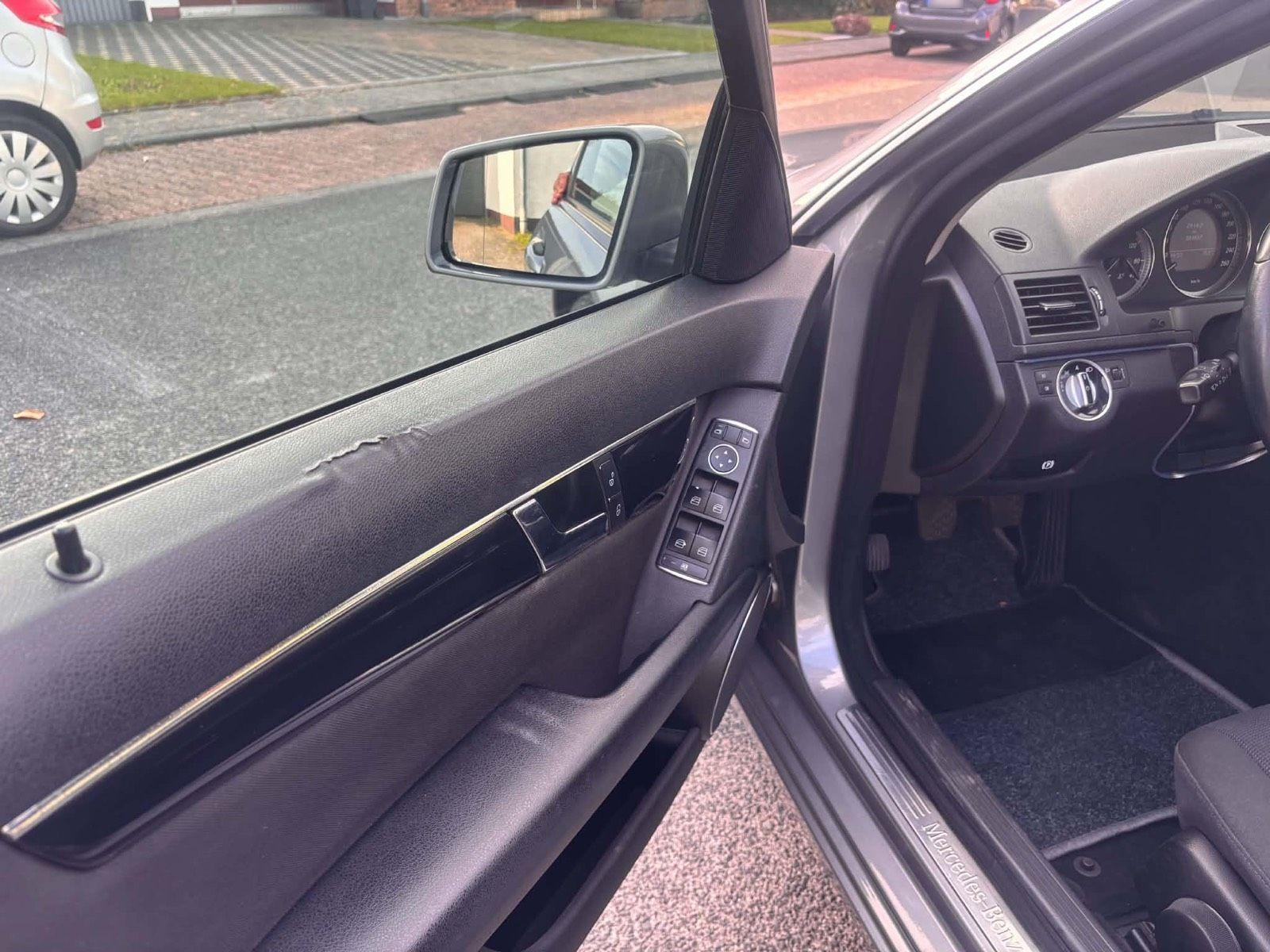Mercedes-Benz 220 2010 — photo 11