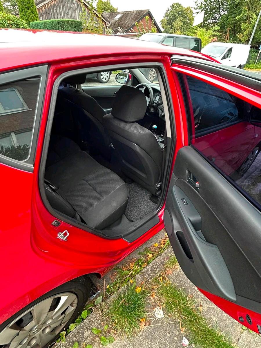 Hyundai i30 2010 — photo 8