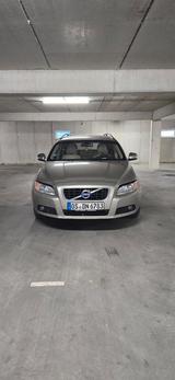 Volvo V70 D5 Momentum Momentum - Volvo V70 aus 2011 mit Diesel-Antrieb: Kombi