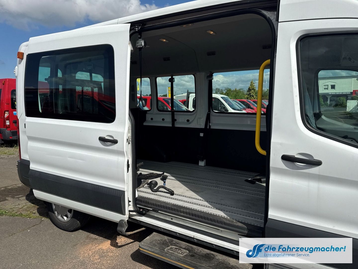 Fahrzeugabbildung Ford Transit Kombi 350 L3 Trend 2.0 TDCi *MOTORSCHADE