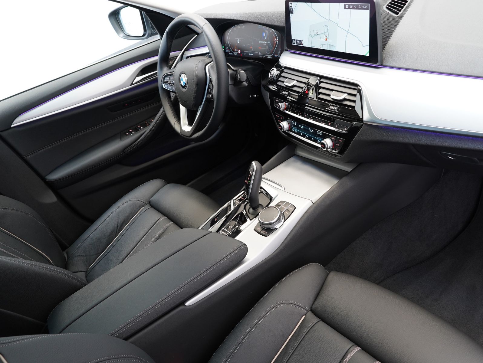 Fahrzeugabbildung BMW 520 d Touring DRIVING ASSISTANT/HEADUP/PANORAMA