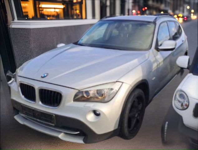 BMW X1 18 d/Klima / SHZ/ XENON/ PDC/ AUTOMATIK/ PANO