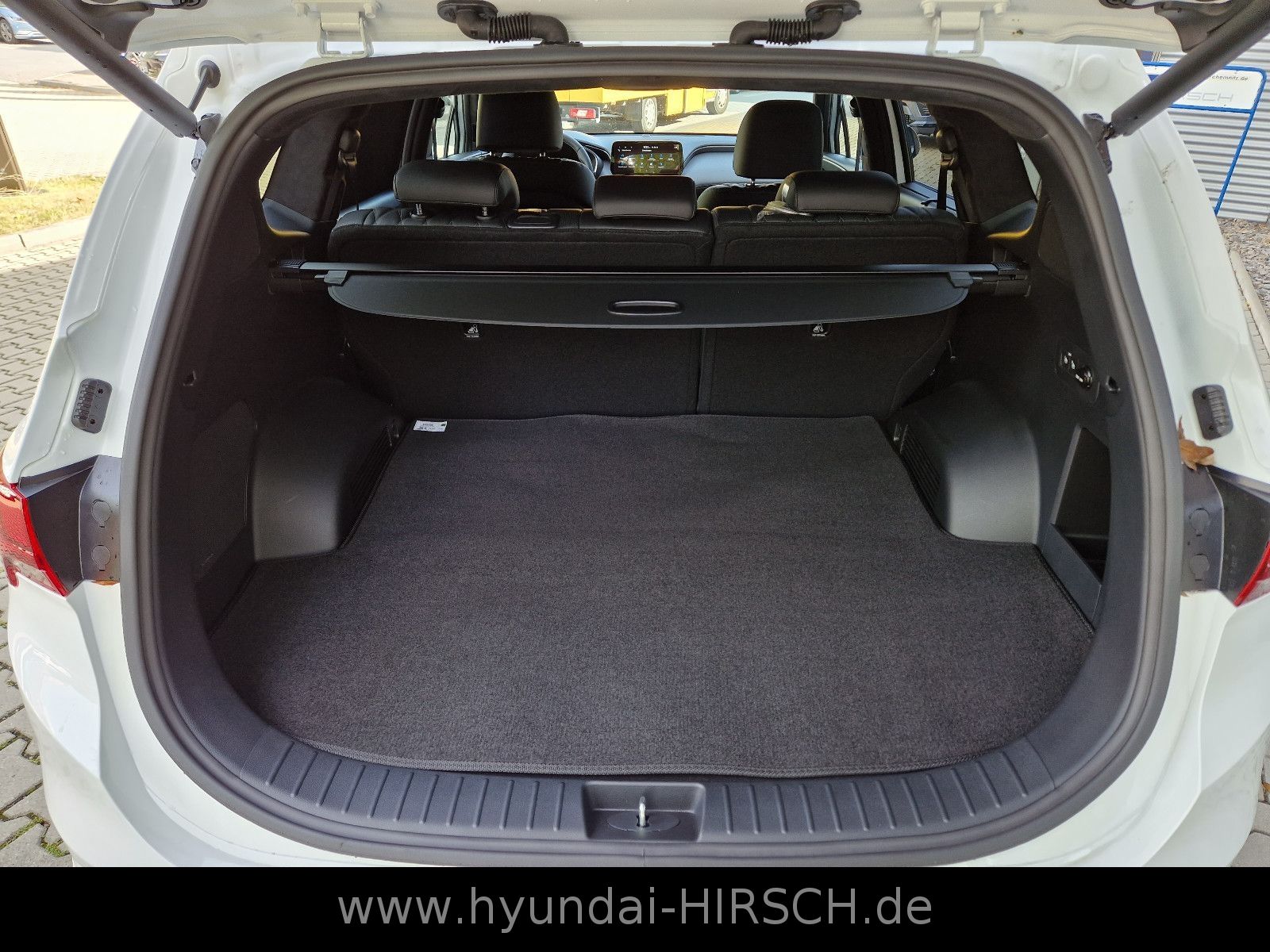 Fahrzeugabbildung Hyundai SANTA FE HEV 1.6 T-GDI 4WD SIGNATURE