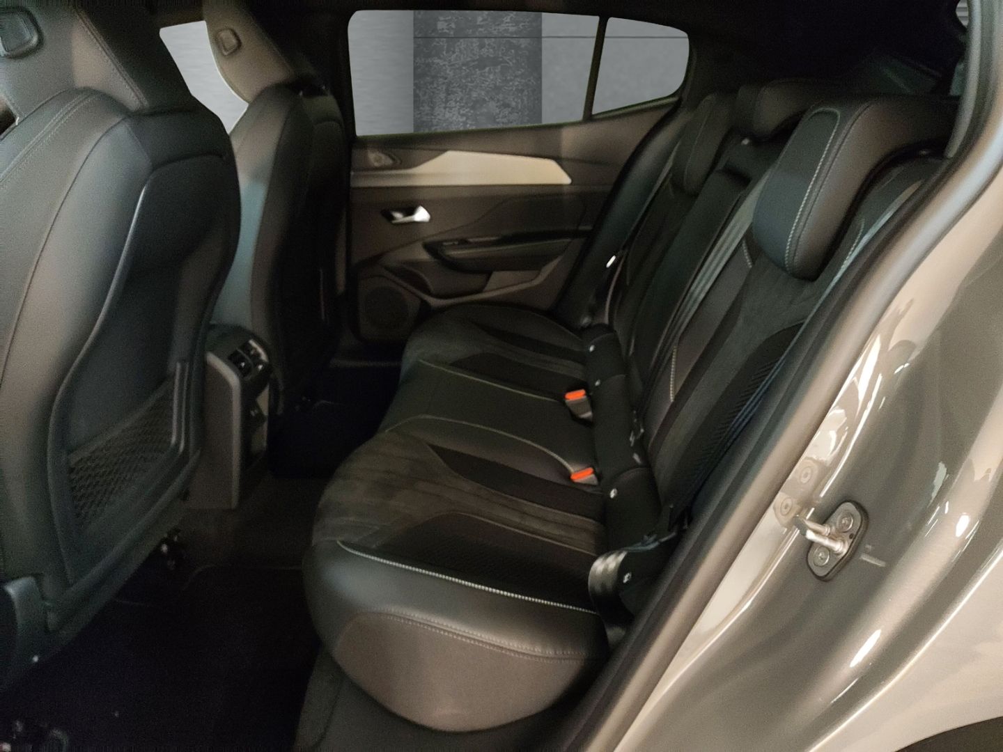 Peugeot 408 - Bild 9