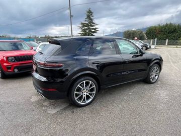 Porsche Cayenne - 4