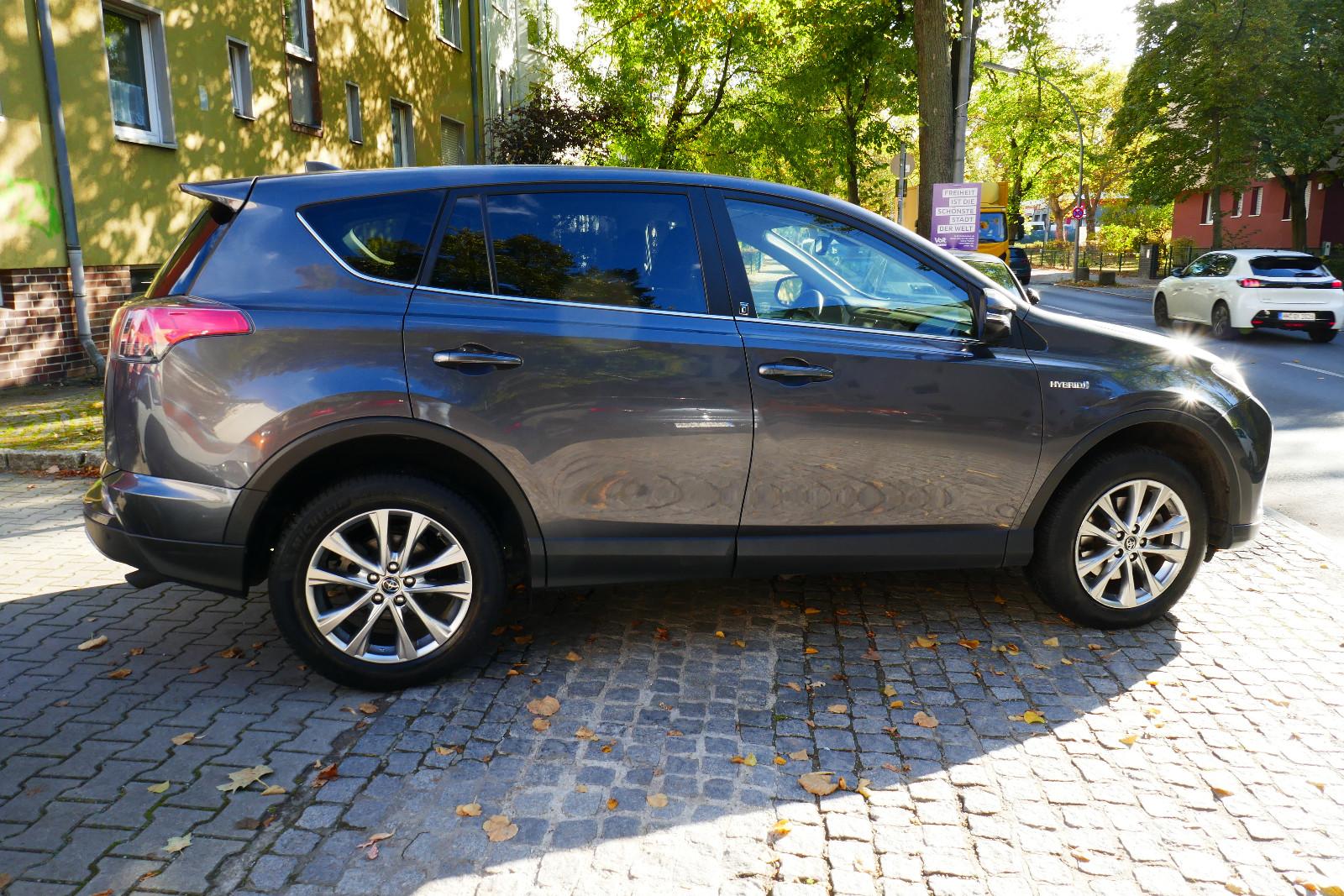 TOYOTA RAV 4 155CH - BVA - 1ERE MAIN - HAYON ÉLECTRIQUE - 75.342 KMS