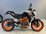 KTM 390 DUKE WHITE ABS (Viel Zubehör, KD+TÜV neu) - NAKED BIKE VON 251 BIS 500 CCM