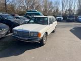 Mercedes-Benz 300 TD Automatic - Mercedes-Benz 300 Kombi 300td mit Diesel-Antrieb