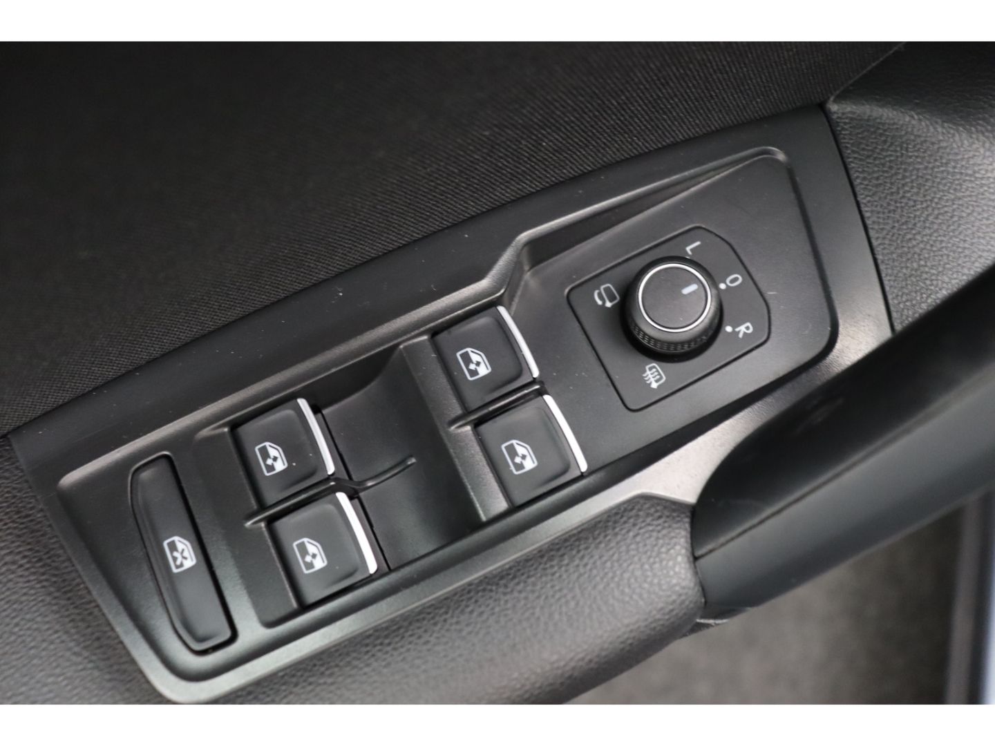 Fahrzeugabbildung Volkswagen Tiguan Allspace Highline R-Line AHK schwenkbar