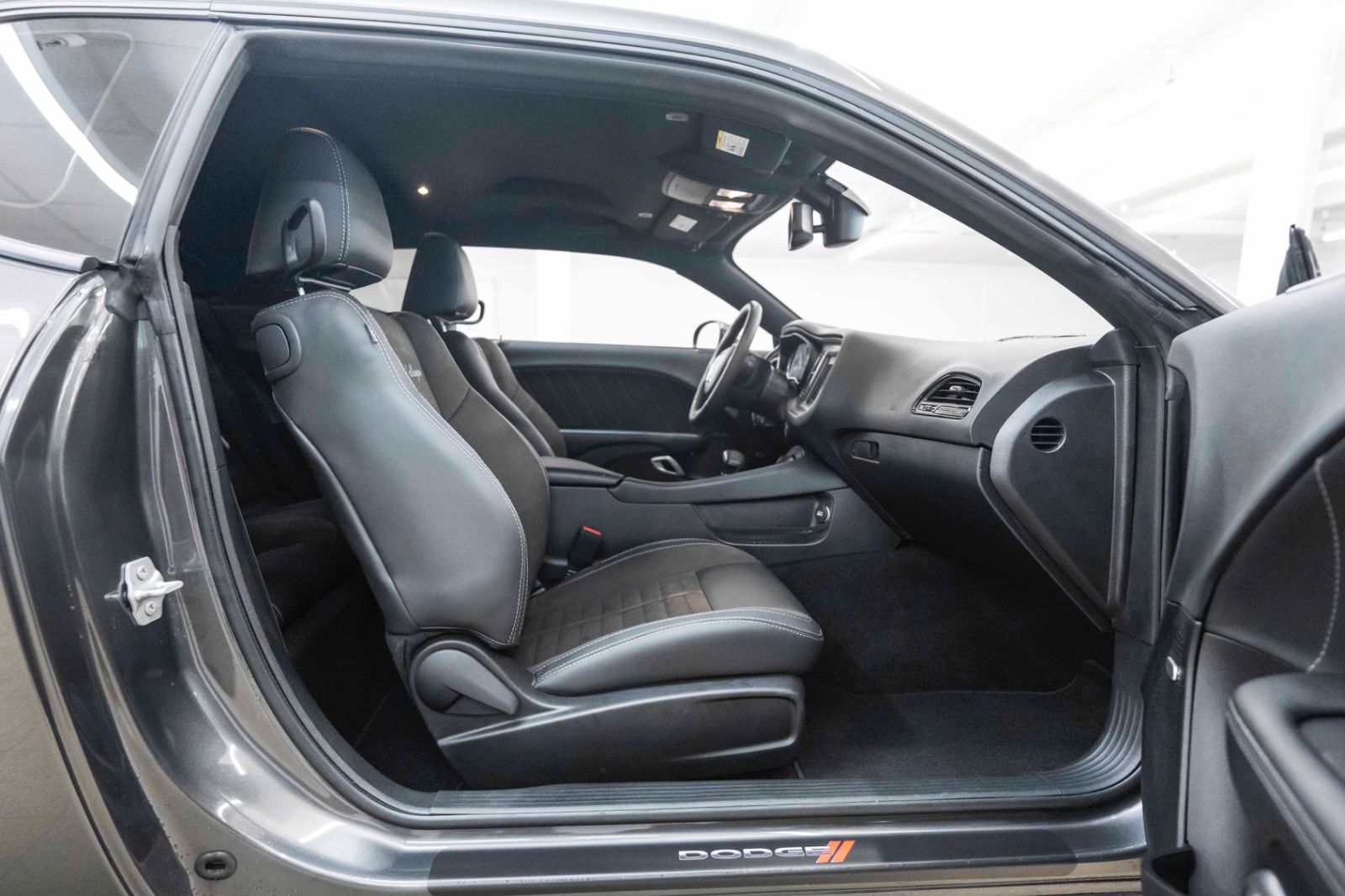Fahrzeugabbildung Dodge Challenger 3,6L AWD CARPLAY KAM SHZ ALPINE ALC