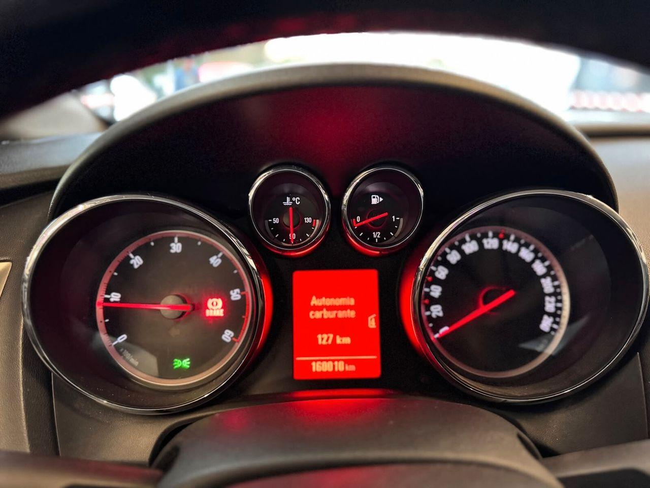 Opel Astra 2012 — photo 10