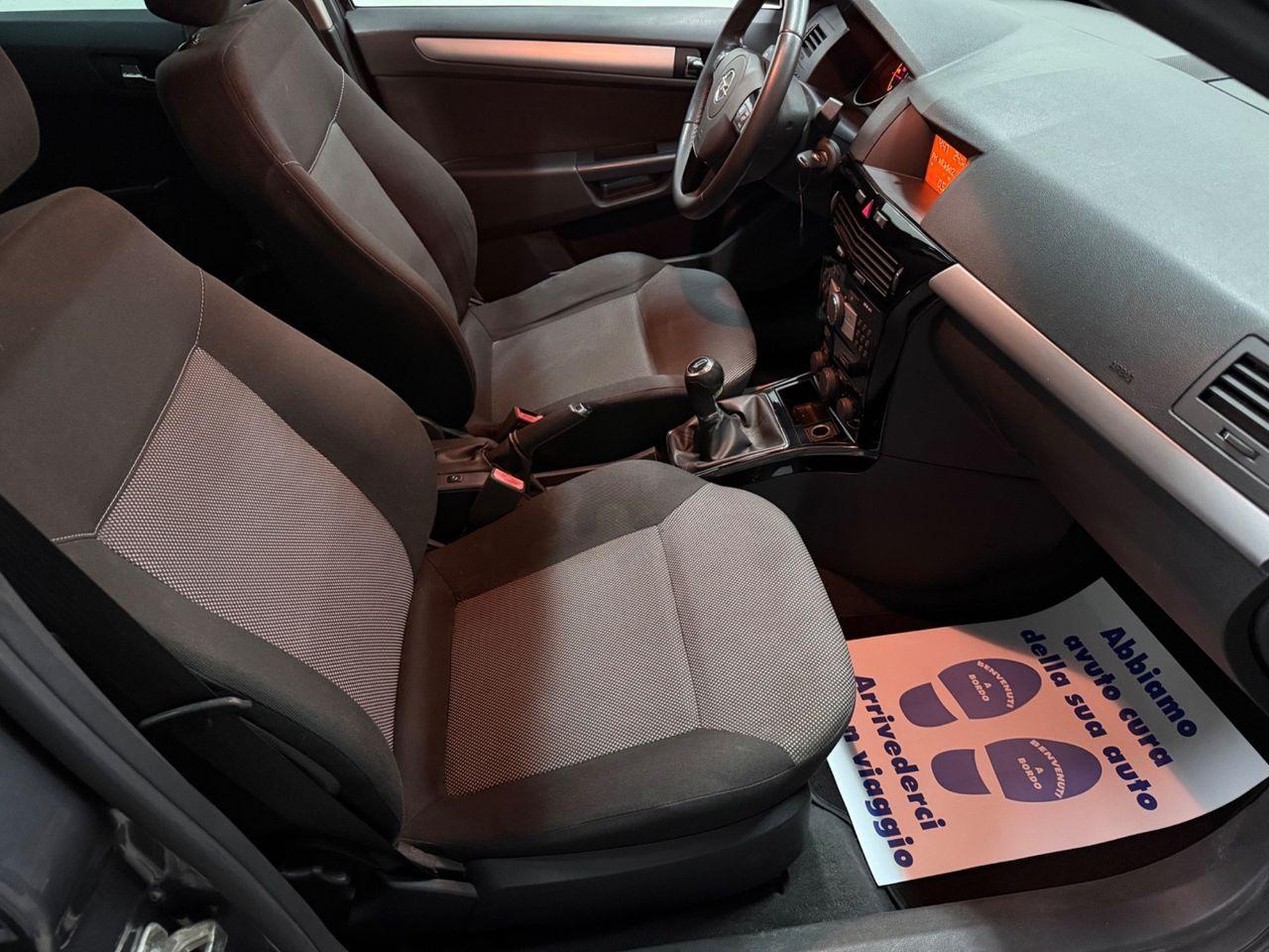 Opel Astra 2010 — photo 5