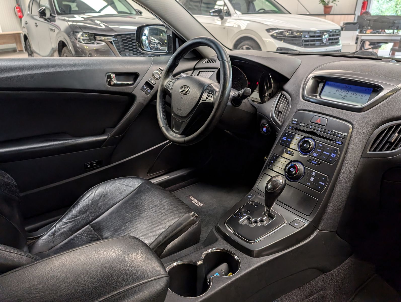 Fahrzeugabbildung Hyundai Genesis Coupe 3.8 V6 Automatik SHz PDC Smart-Key