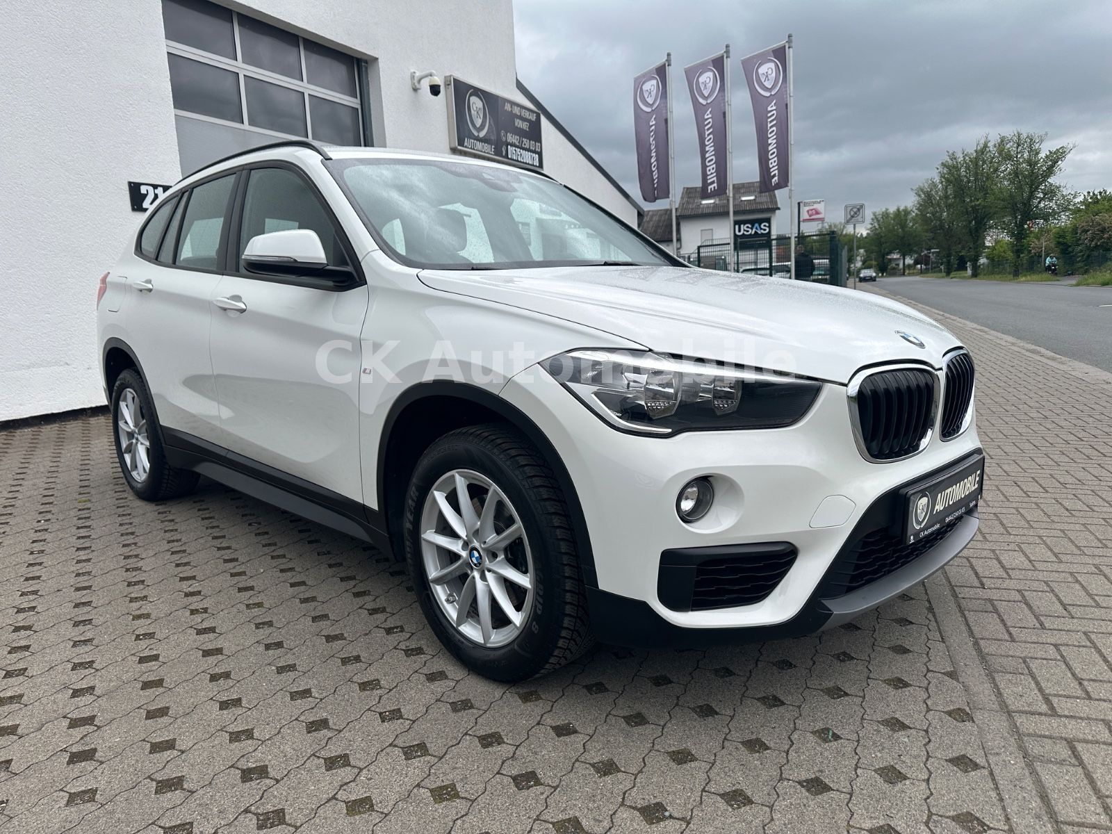 Fahrzeugabbildung BMW X1 sDrive 18d Automatik/Navi Plus/Head-Up/PDC