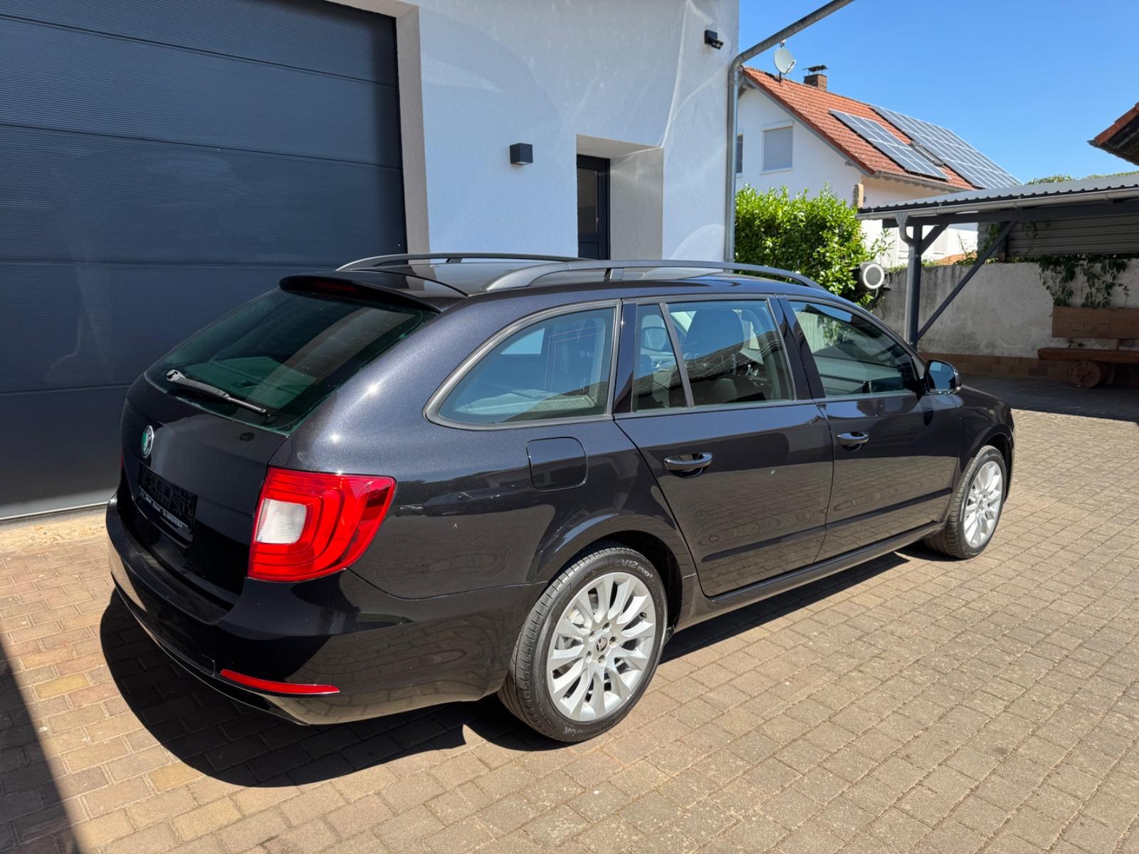 Skoda Superb Combi Active *1.Hand*Garantie*AHK*