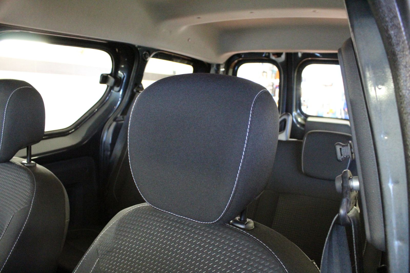 Fahrzeugabbildung Dacia Dokker 1.6 SCe 100 Laureate *Allwetterreifen*