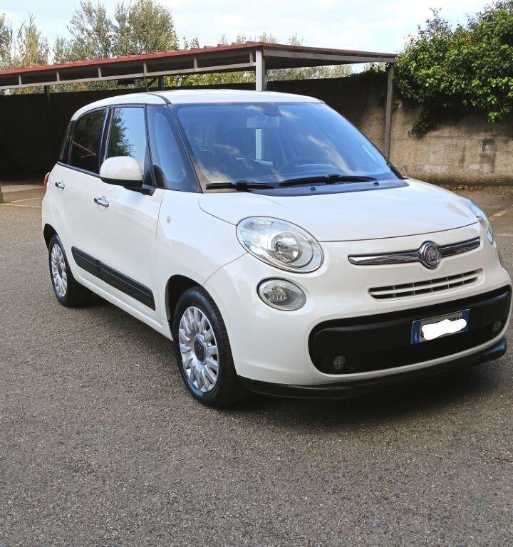 Fiat 500L 2013 — interior