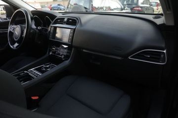 Jaguar F-Pace - 8