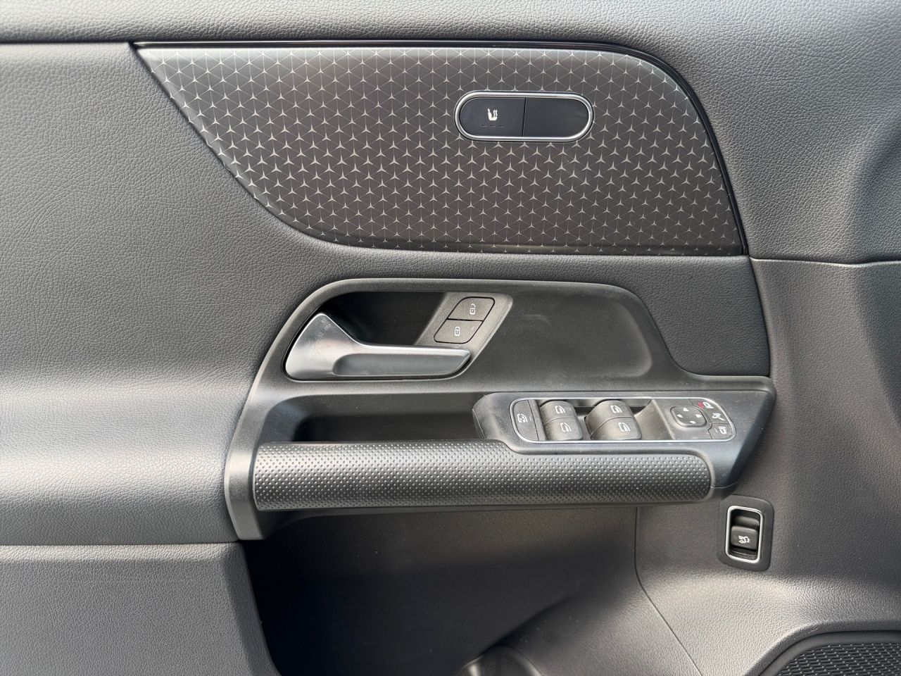 Fahrzeugabbildung Mercedes-Benz GLA 200 KAMERA+LED+EASYPACK+