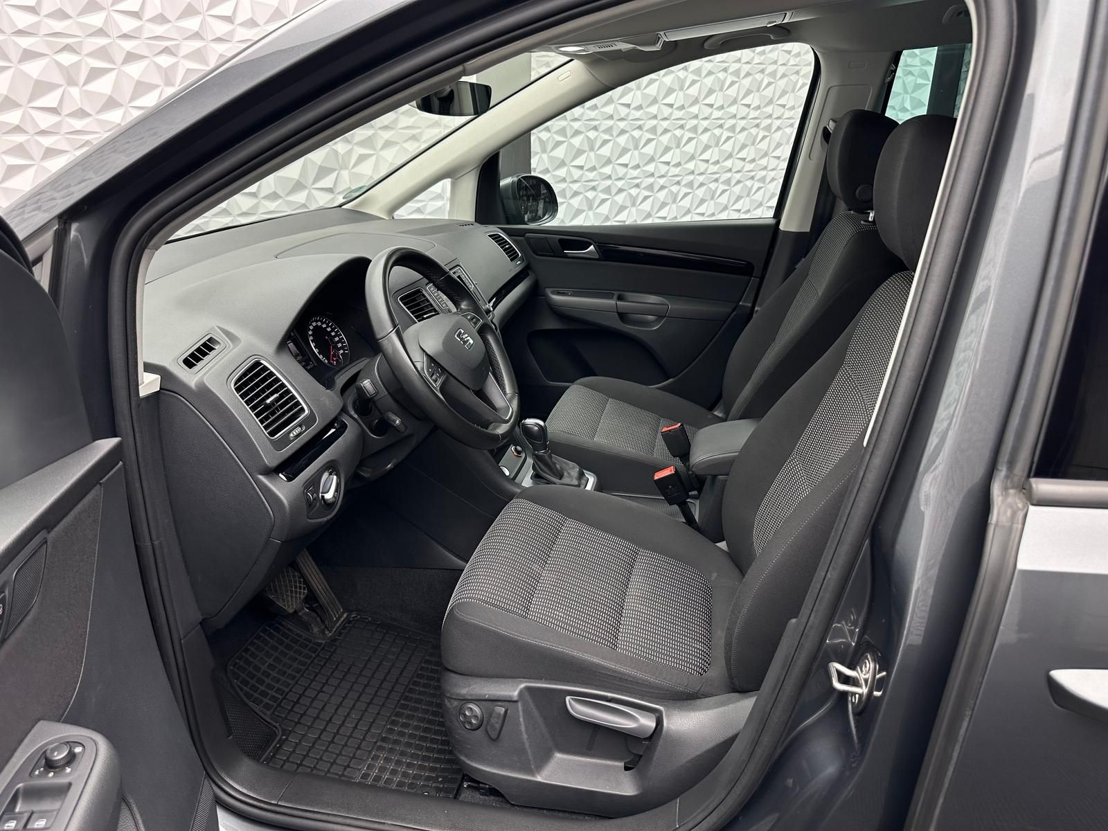 Fahrzeugabbildung SEAT ALHAMBRA 2.0 TDI/7-SITZ/E-STUER/AHK/ACC/DAB/RCAM