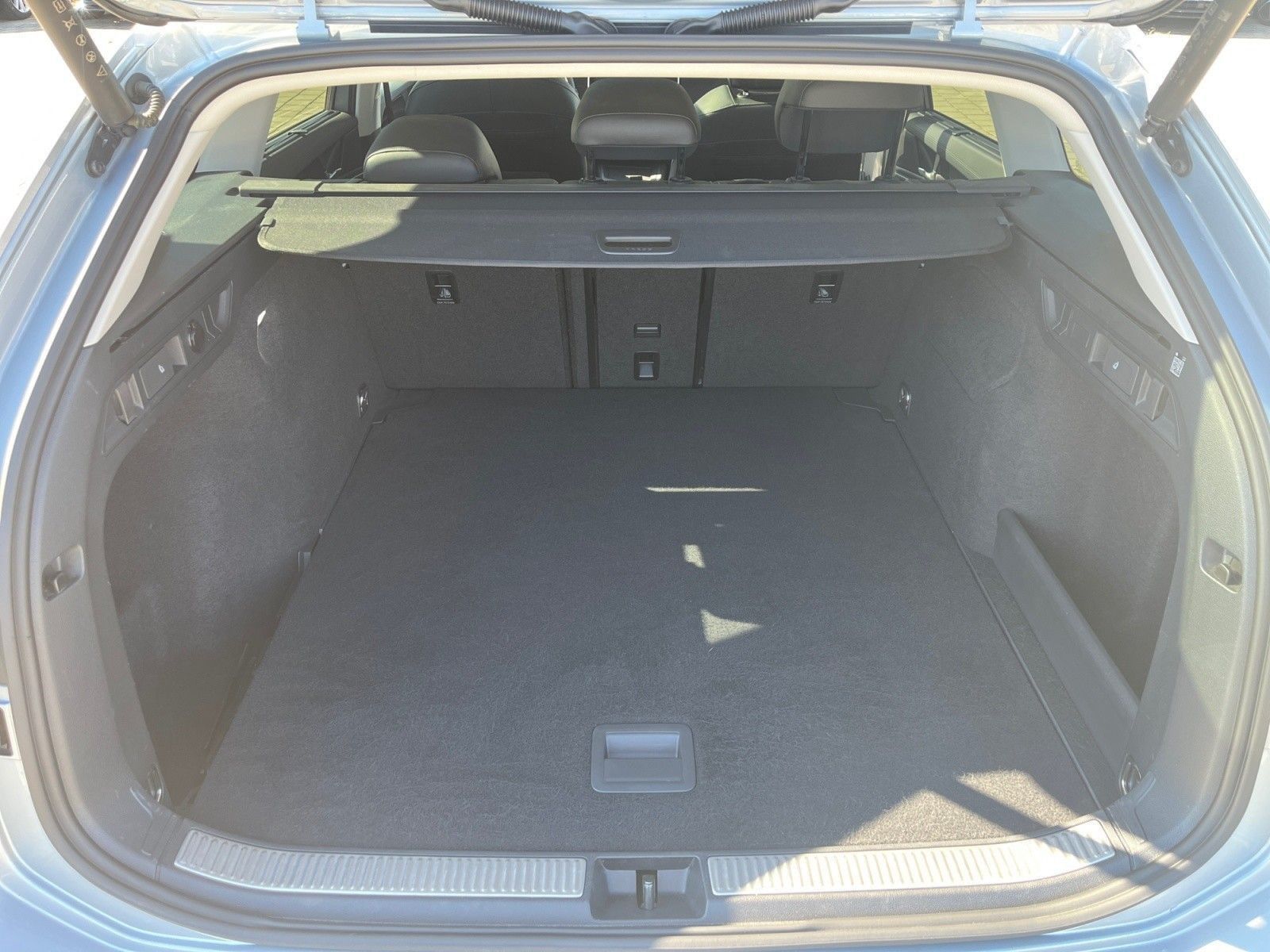 Volkswagen Passat Variant - Bild 13