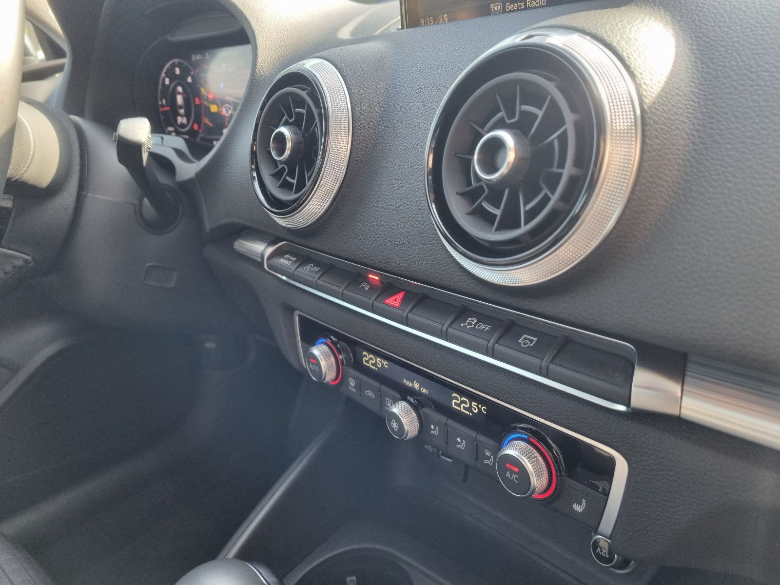 Fahrzeugabbildung Audi A3 Limousine 35 TDI s tronic sport NAVI