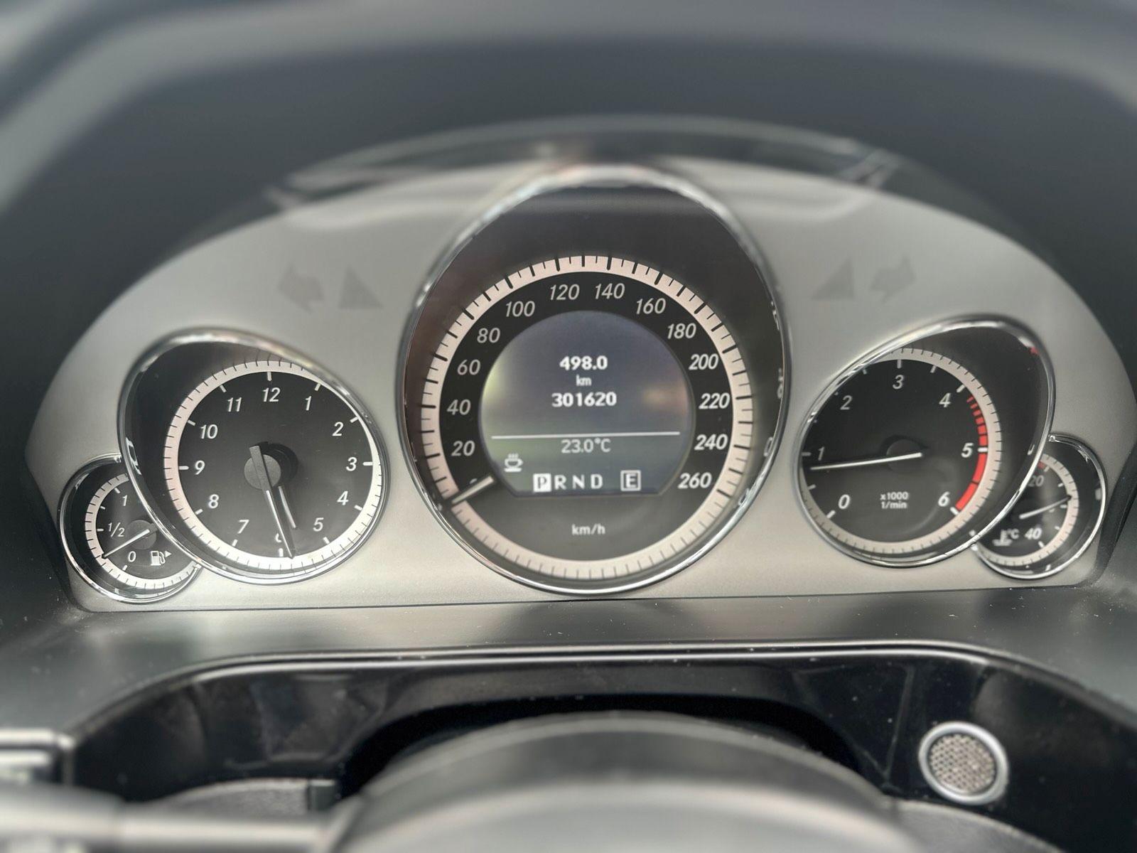 Mercedes-Benz E250 2010 — photo 11