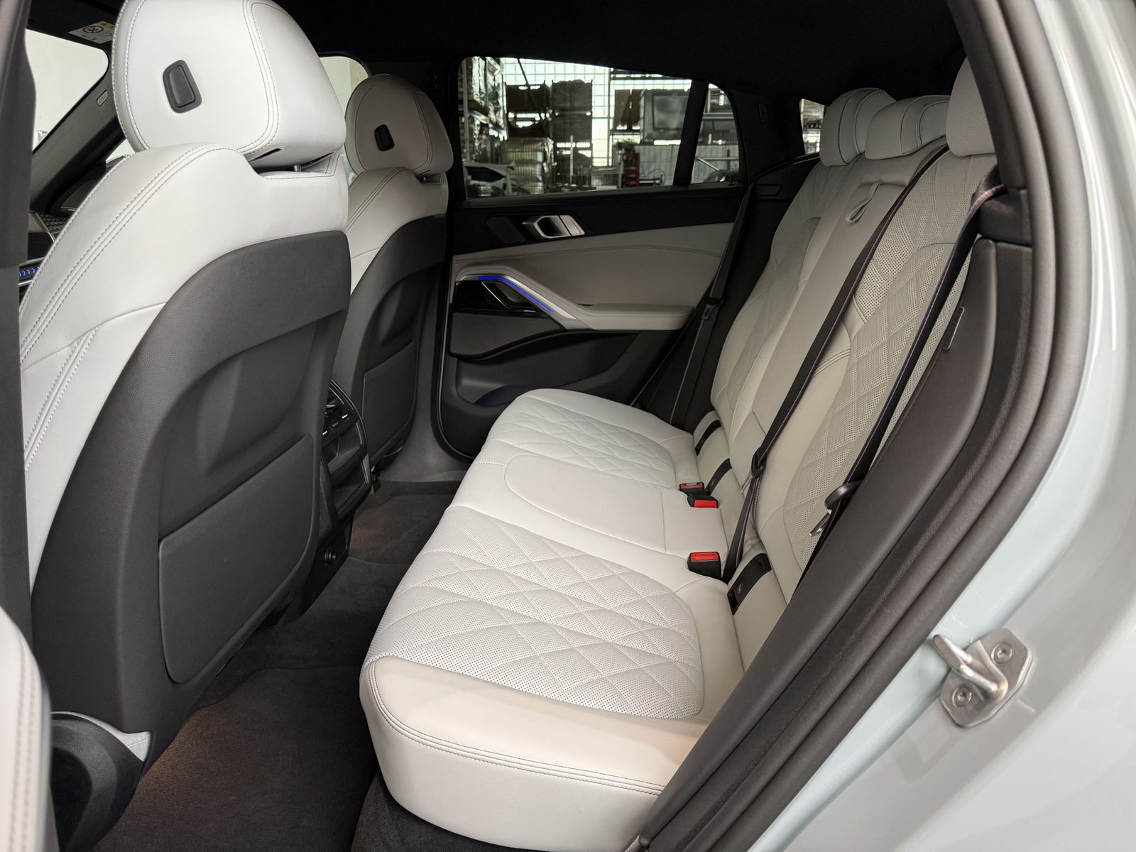 Fahrzeugeinzelansicht 13 Fahrzeugabbildung BMW X6 xDrive30d M Sport Gestiksteuerung HK HiFi