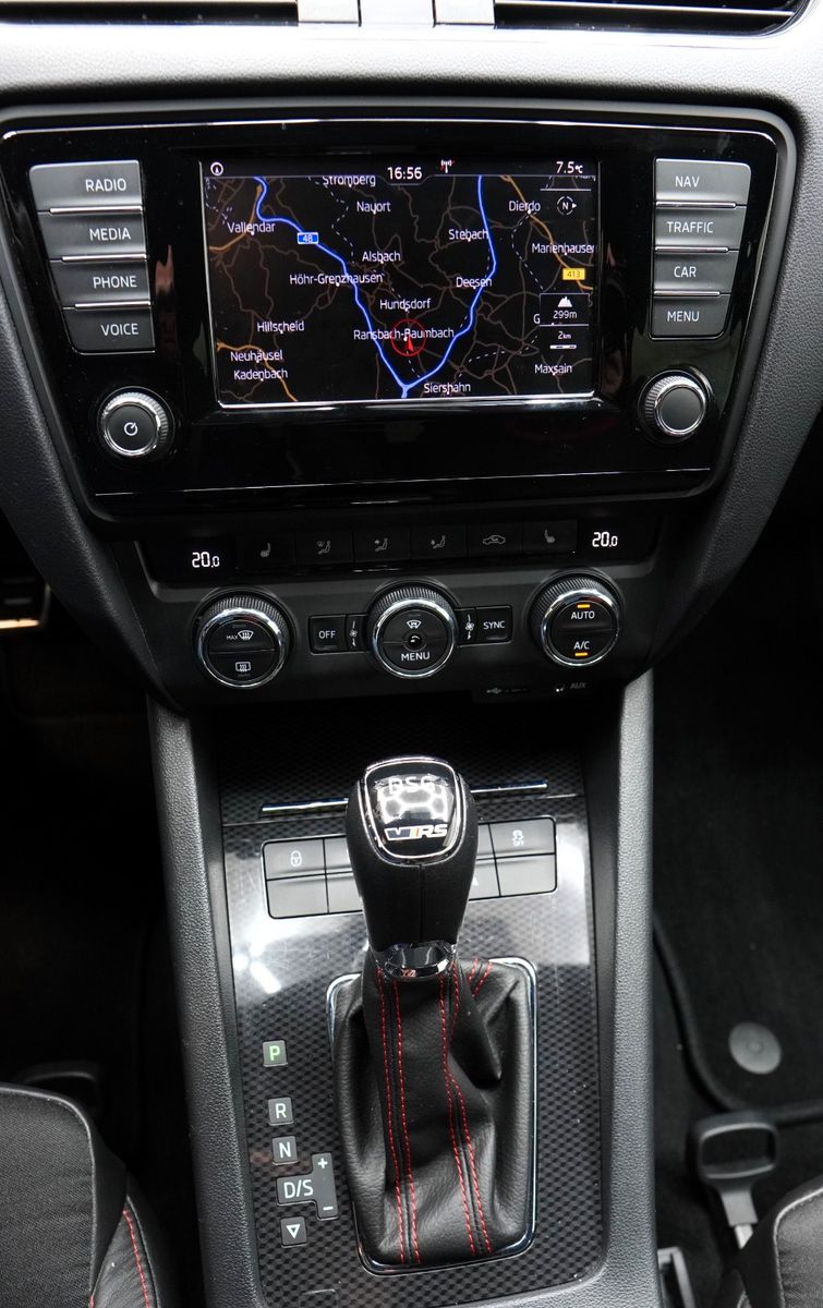Fahrzeugabbildung SKODA Octavia RS *Autom*Navi*CarPlay*