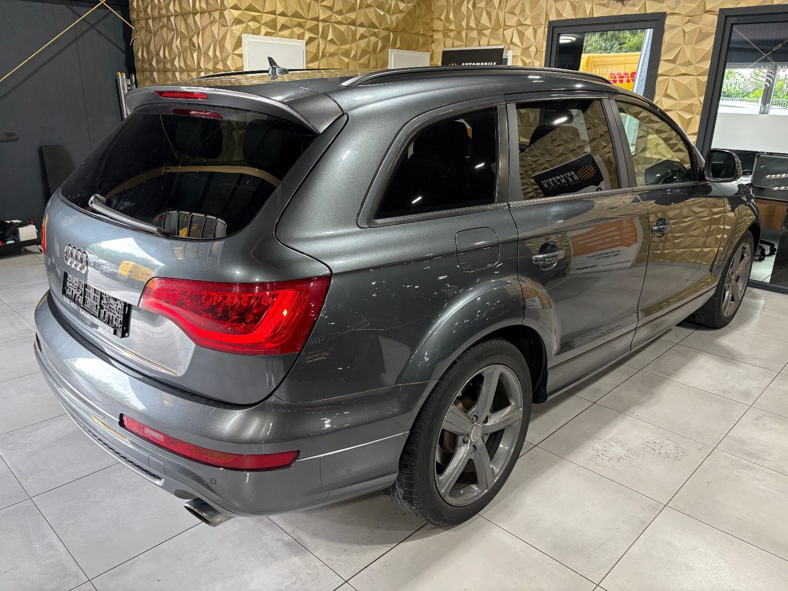 Fahrzeugabbildung Audi Q7 3.0 TDI quattro/S-LINE/MEMORY/XENON/7-SITZ/V6